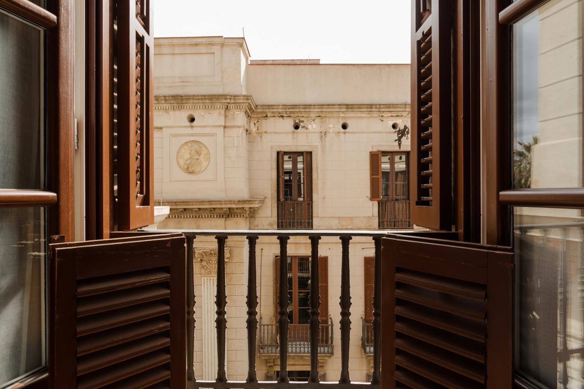 호텔 Do 플라카 레이알 Gl 바르셀로나 객실 사진 A typical window in a house in Malta