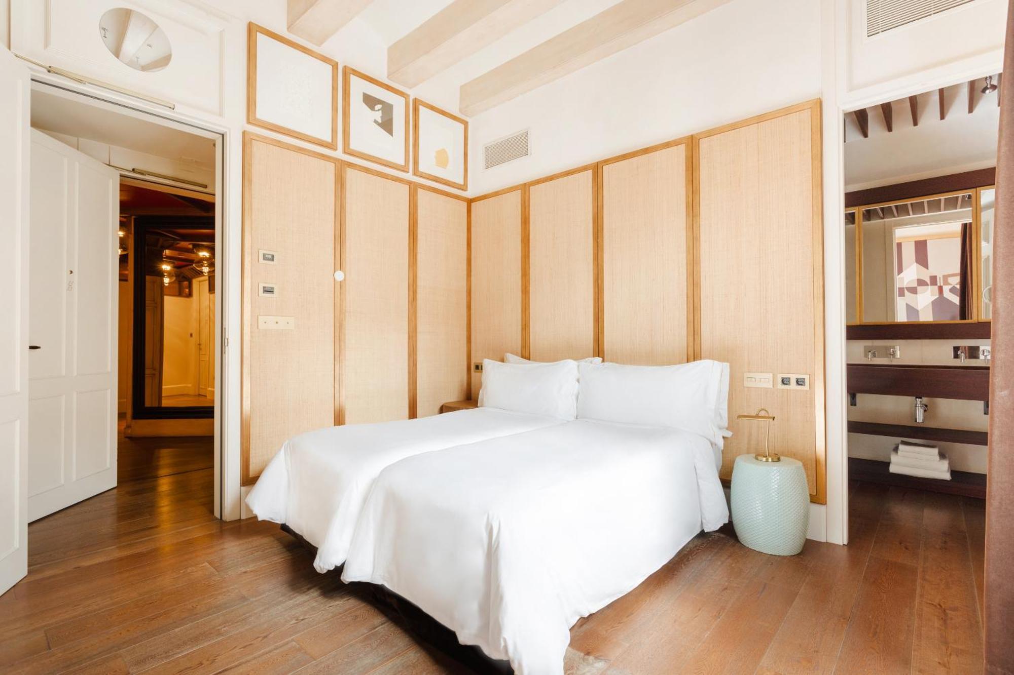 호텔 Do 플라카 레이알 Gl 바르셀로나 객실 사진 A room at the hotel