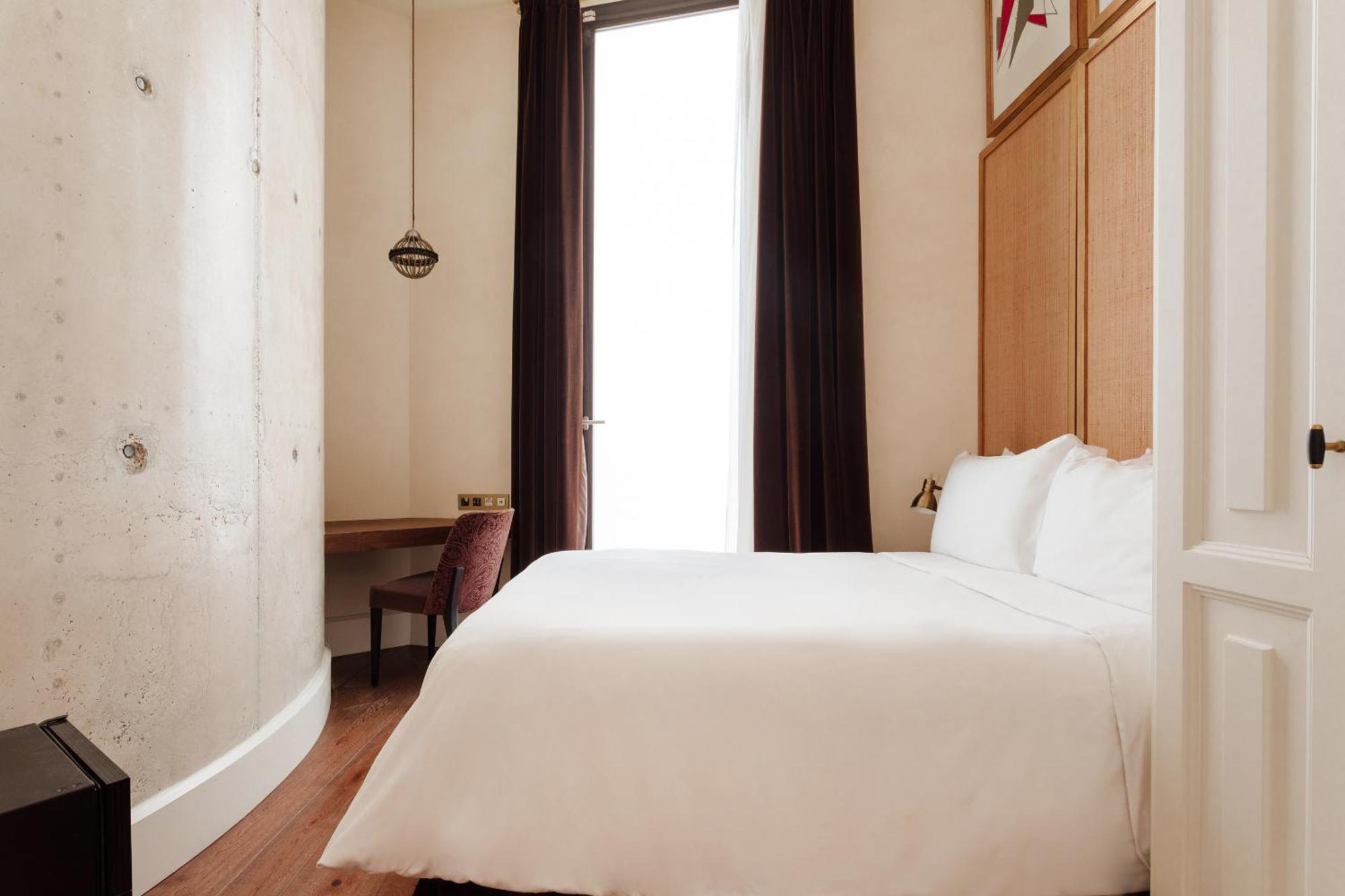 호텔 Do 플라카 레이알 Gl 바르셀로나 객실 사진 A room at the hotel