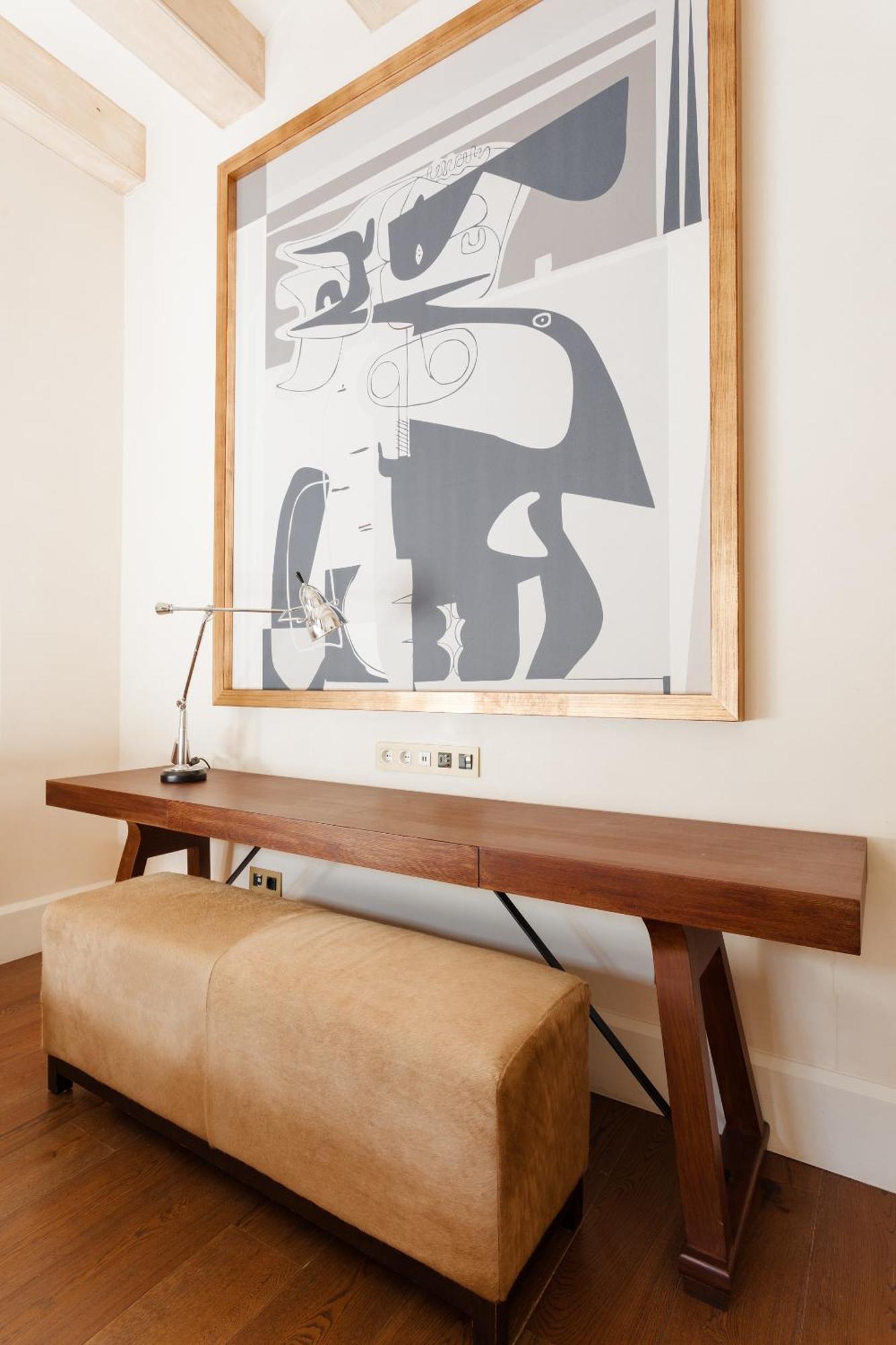 호텔 Do 플라카 레이알 Gl 바르셀로나 객실 사진 A console table