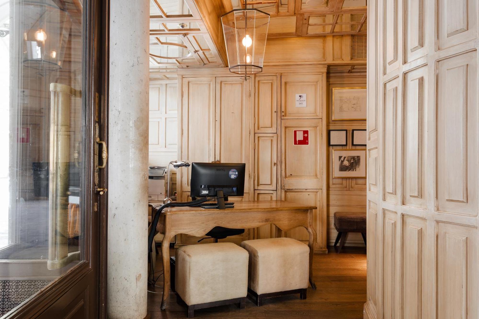 호텔 Do 플라카 레이알 Gl 바르셀로나 외부 사진 The reception area of the hotel