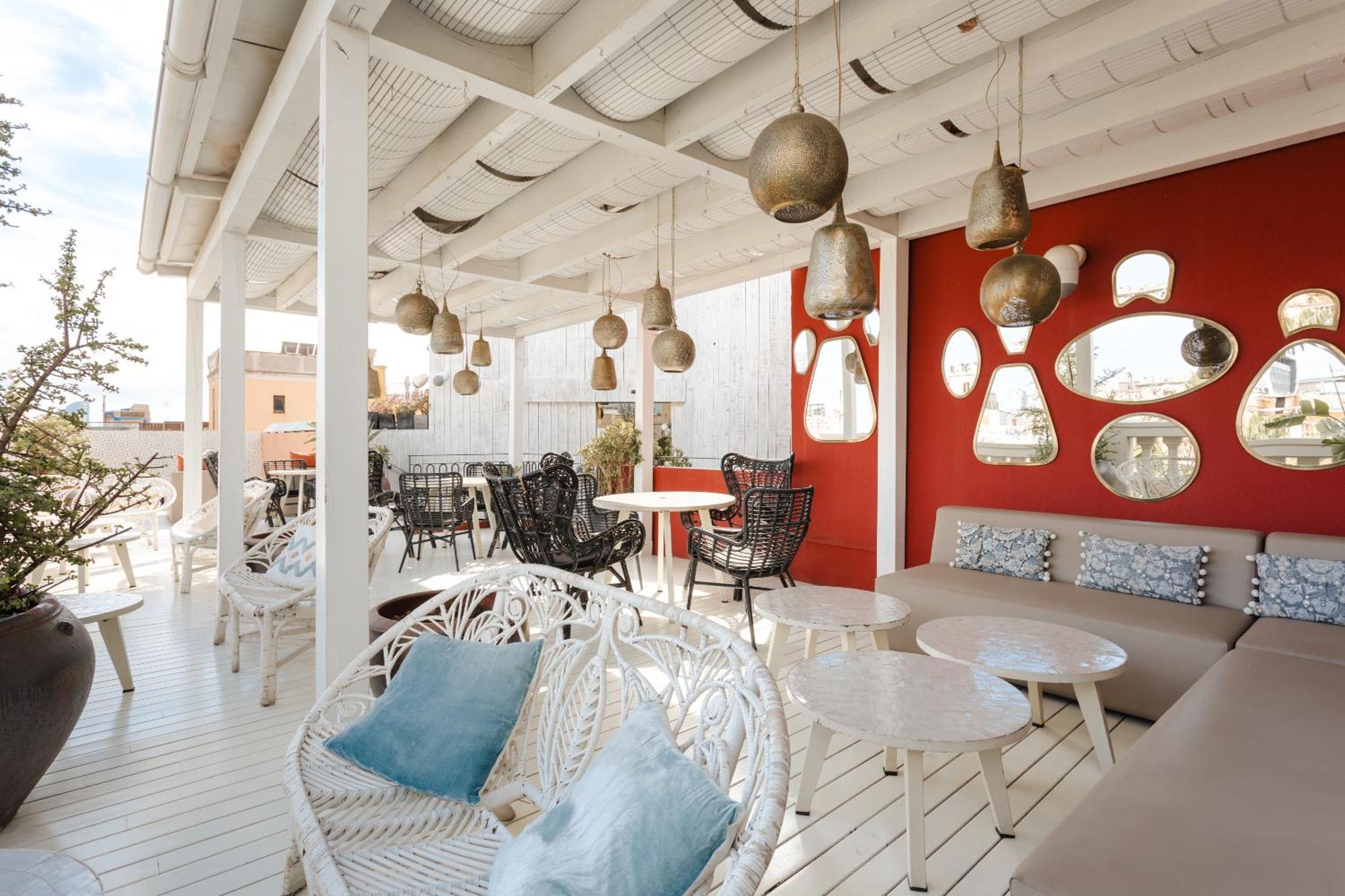 호텔 Do 플라카 레이알 Gl 바르셀로나 외부 사진 The rooftop bar at the Hotel Indigo, Athens
